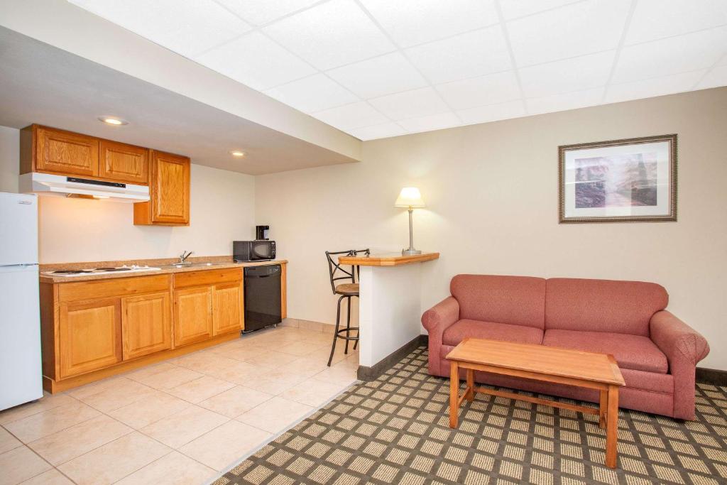 Baymont by Wyndham Hays - Image 8