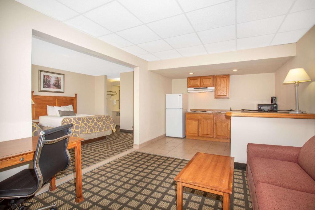 Baymont by Wyndham Hays - Image 4