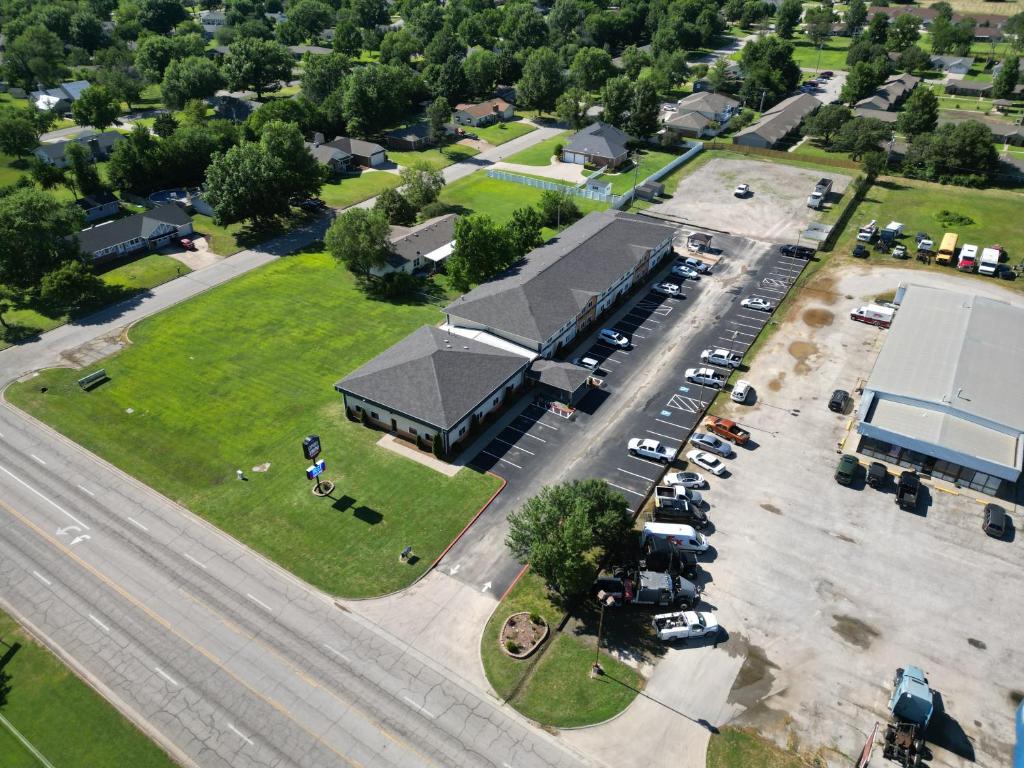 Express Inn Parsons - Image 4