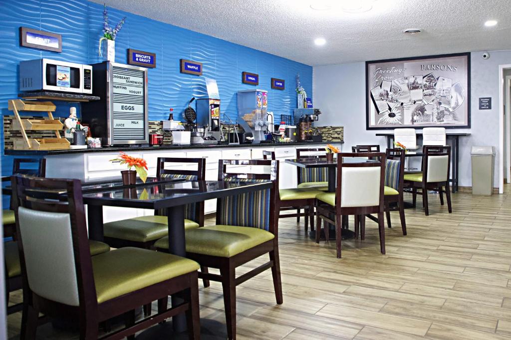 Express Inn Parsons - Image 7