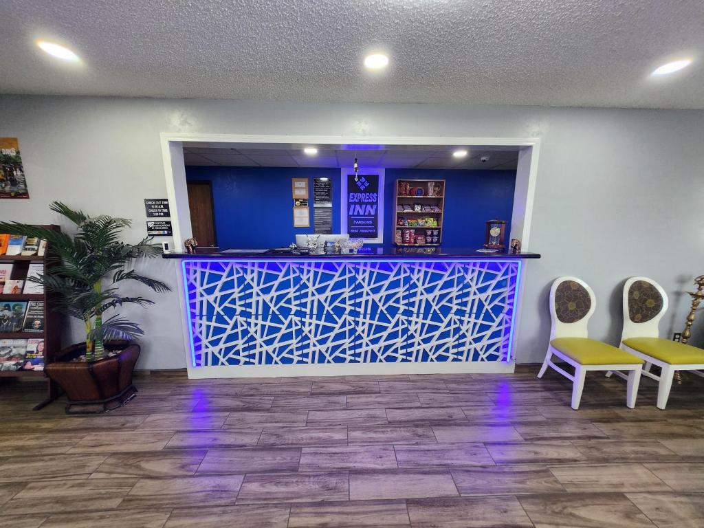 Express Inn Parsons - Image 6