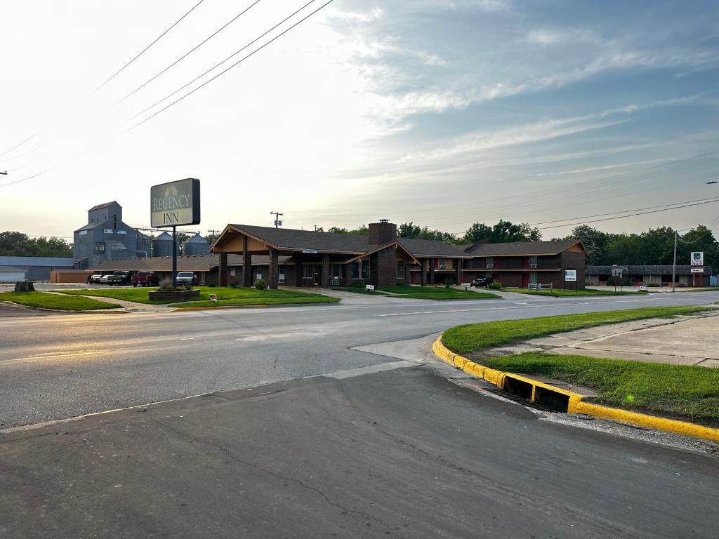 Regency Inn Iola - Image 5