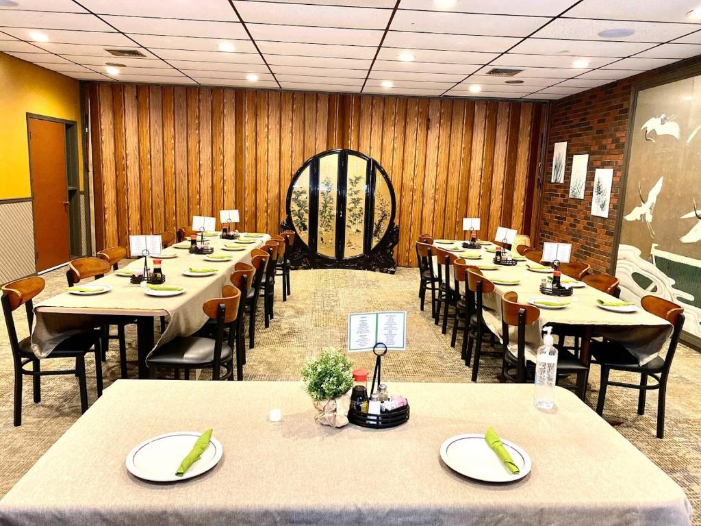 Regency Inn Iola - Image 4