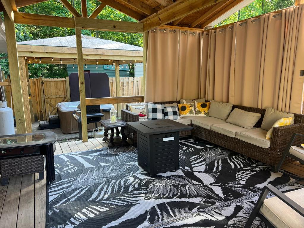 Hot Tub (Jacuzzi) - Photo 3