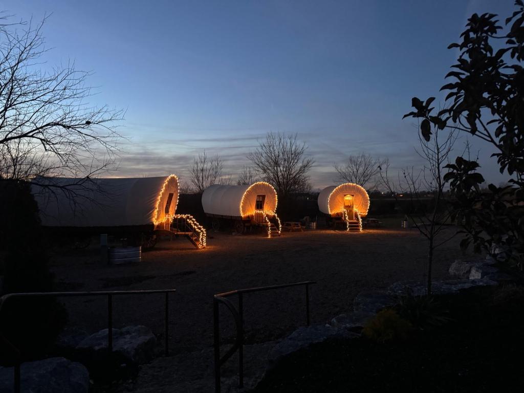 Hot Tub (Jacuzzi) - Photo 3