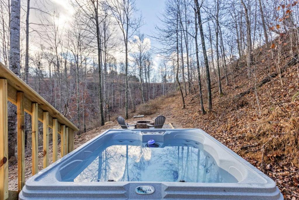 Hot Tub (Jacuzzi) - Photo 7