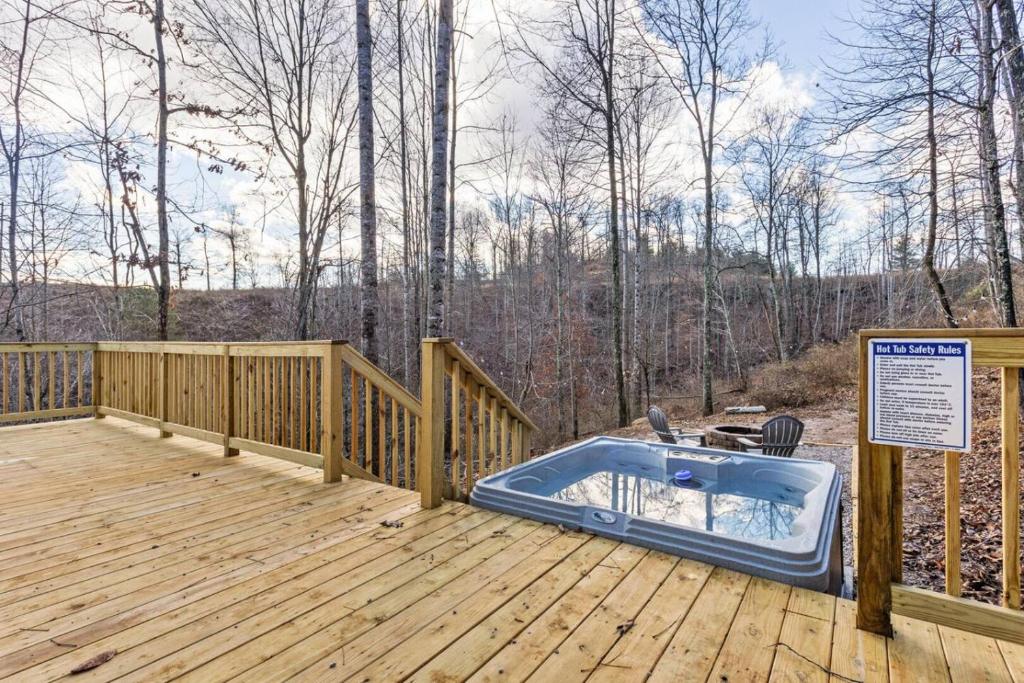 Hot Tub (Jacuzzi) - Photo 4