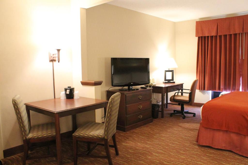 Auburn Place Hotel & Suites Paducah - Image 5
