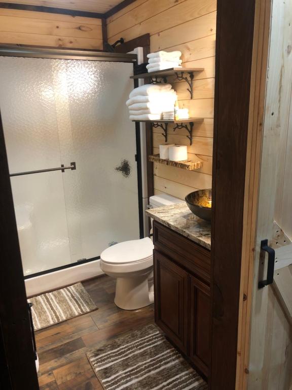 Lakeside Cabin Hot tub close to Ark Encounter - Image 8