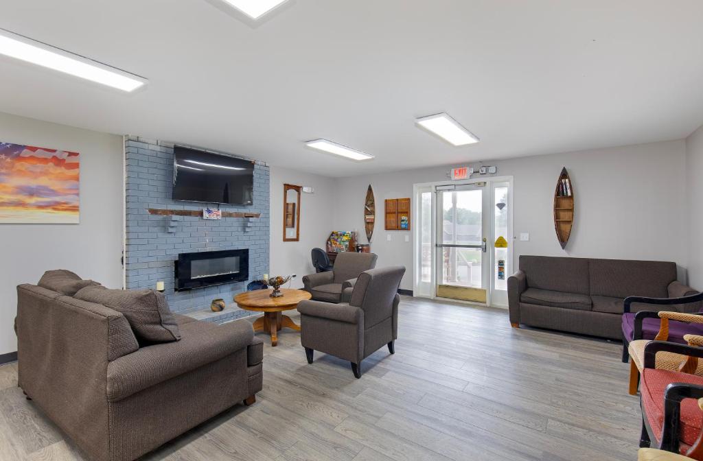 Four Seasons Country Inn - Image 5