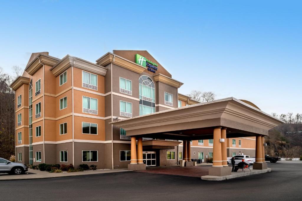 Holiday Inn Express and Suites Hazard by IHG - Image 4