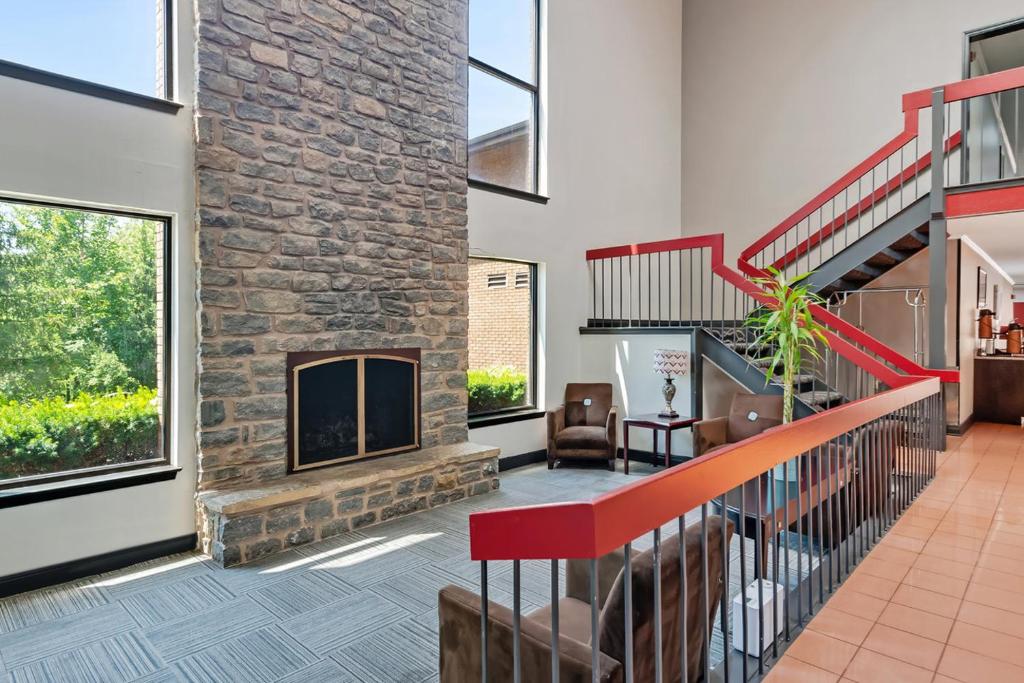 Red Roof Inn & Suites Lexington - Hamburg - Image 7