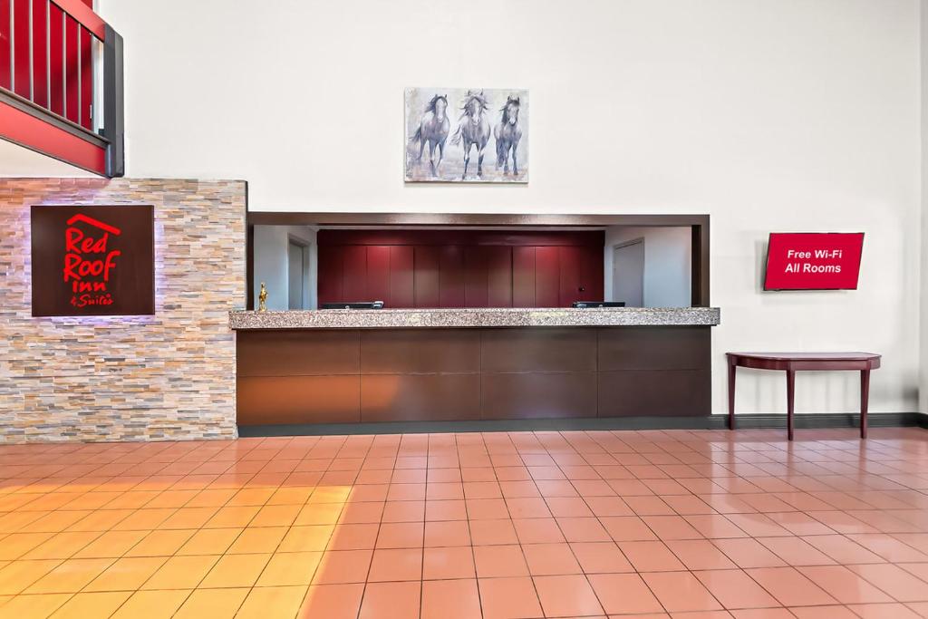 Red Roof Inn & Suites Lexington - Hamburg - Image 8