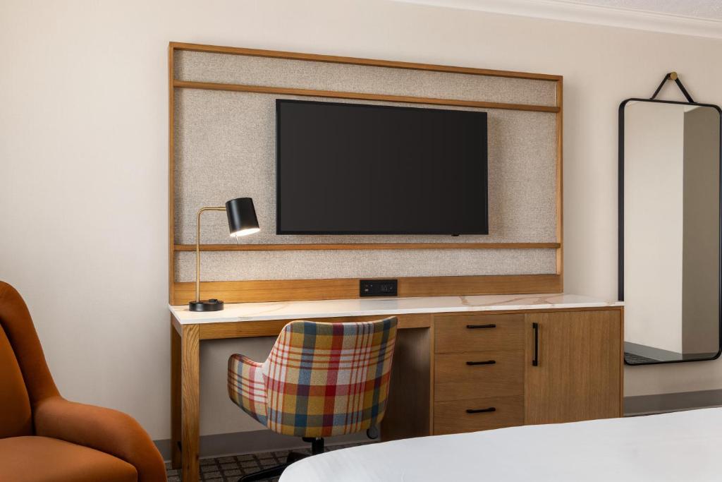 Crowne Plaza Louisville Airport Expo Ctr by IHG - Image 5