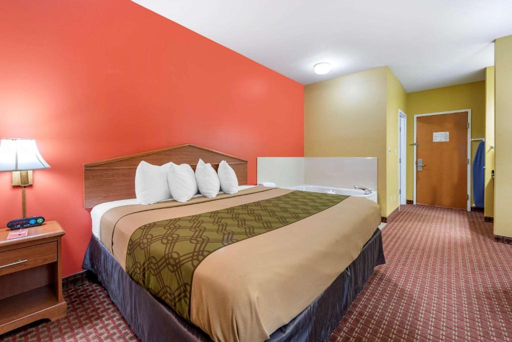 Econo Lodge Louisville Airport - Image 7