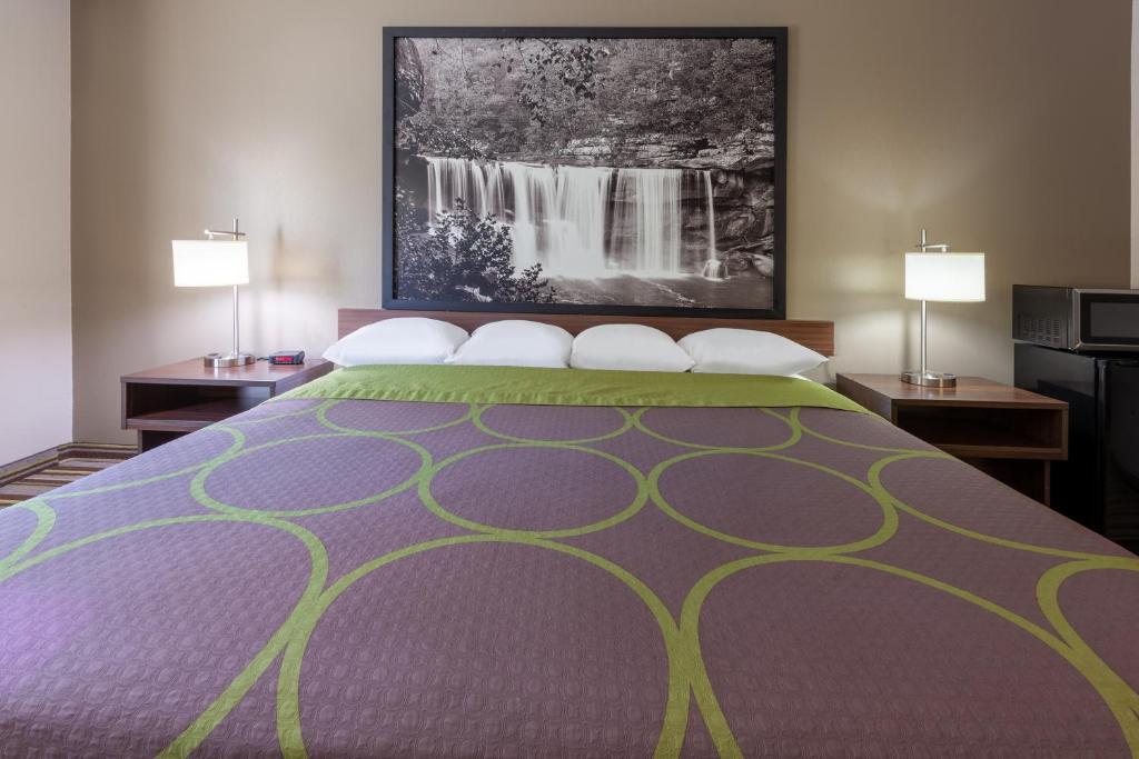 Super 8 by Wyndham La Grange KY - Image 4