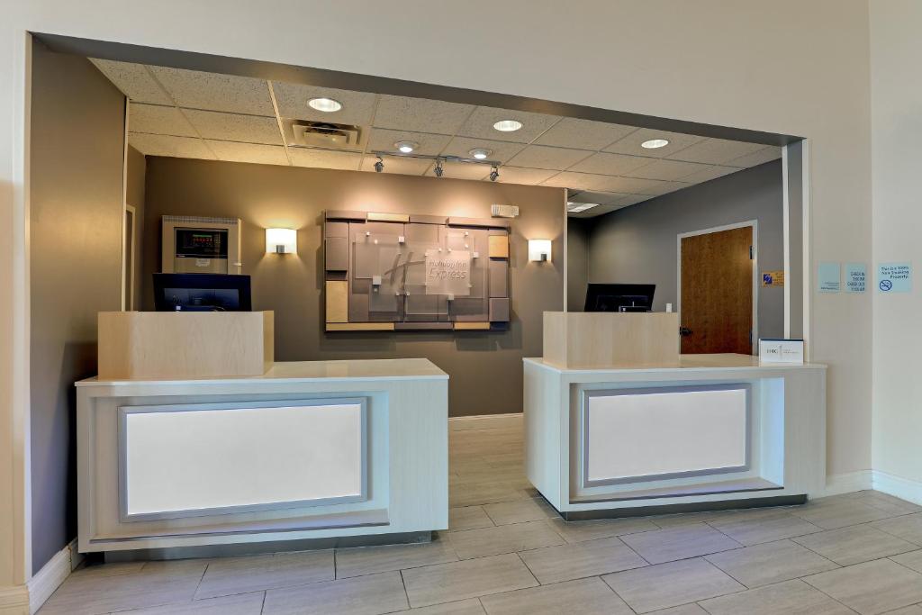 Holiday Inn Express Campbellsville by IHG - Image 8