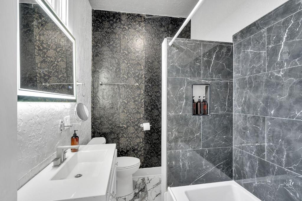 Uptown Nola Historic Home Parking