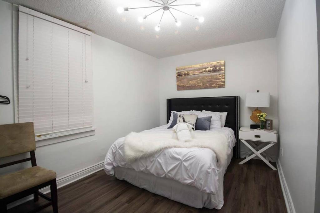 5 BR - Sleeps 8! Steps from Bourbon Street! - Image 8