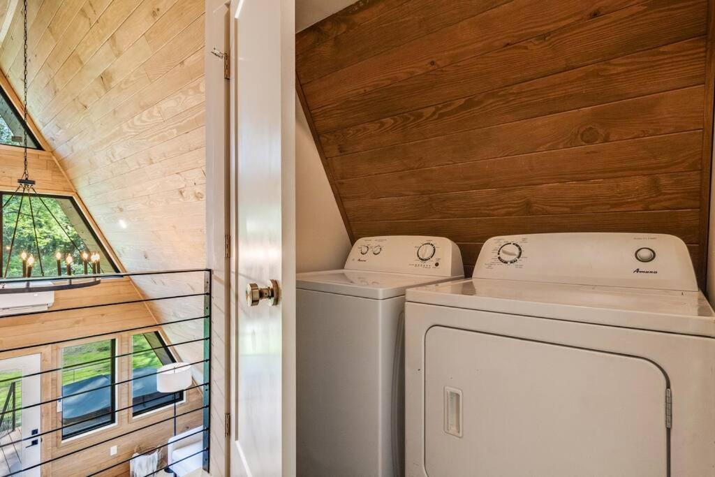 Modern A-Frame Cabin by Rip Van Winkle with Hot Tub - Image 5