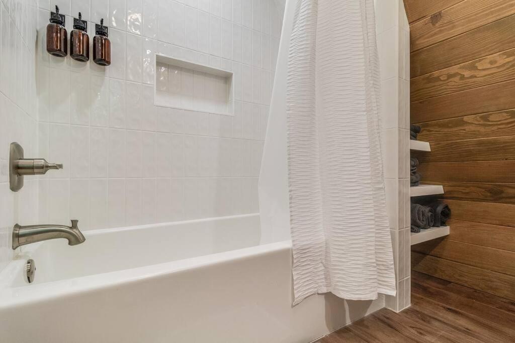 Hot Tub (Jacuzzi) - Photo 4