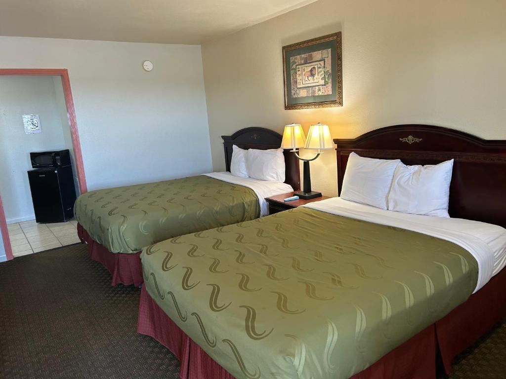 Howards Inn Motel - Image 5