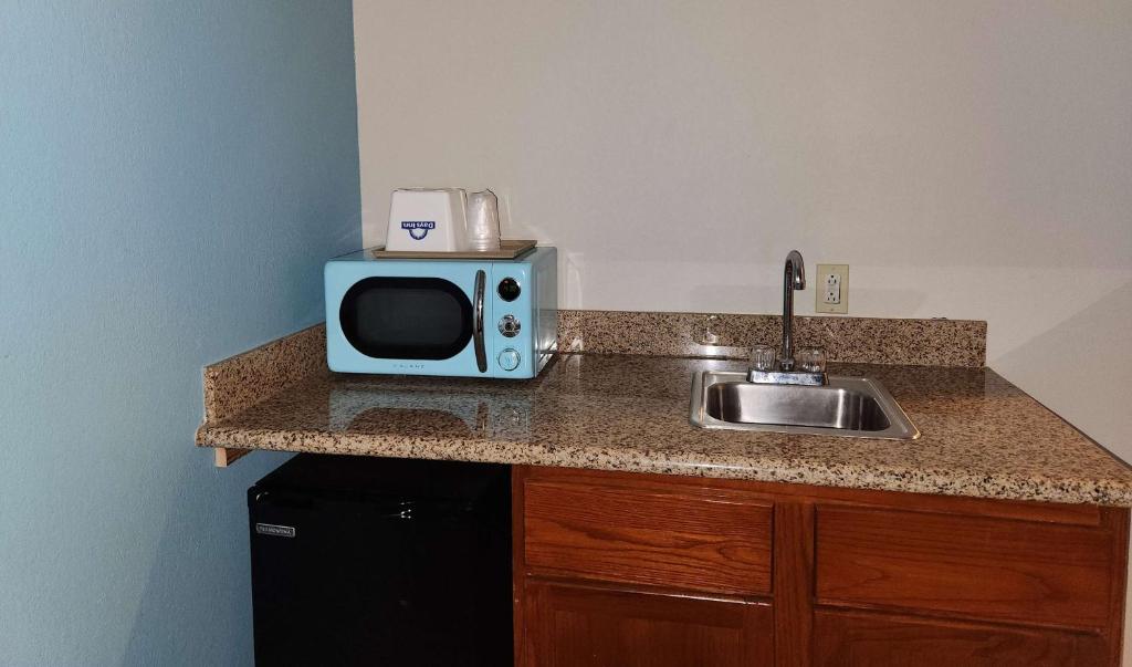 Days Inn & Suites by Wyndham Thibodaux - Image 5