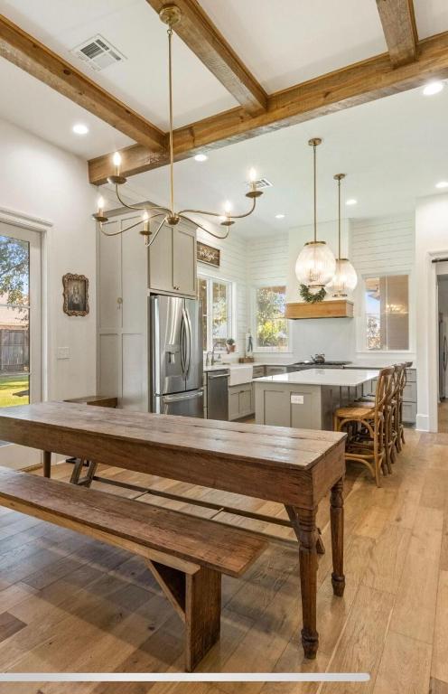 Cajun Country Retreat King Beds Patio Arcade Luxe - Image 4