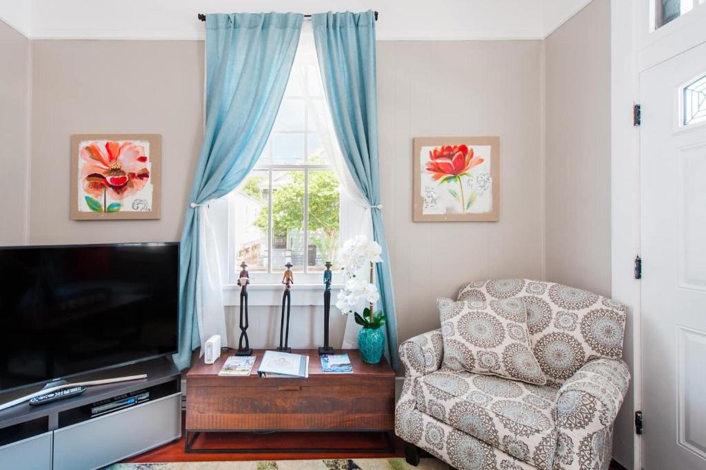 Shotgun Craftman House with Private Patio