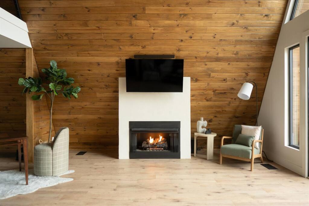 Newly Built, Mid-Lakeside A-Frame with Hot Tub and Steam Shower - Image 5