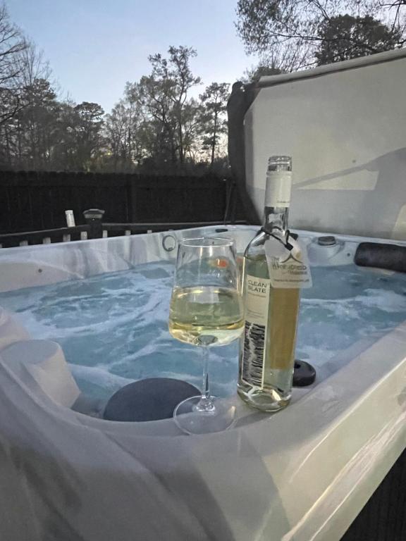 Hot Tub (Jacuzzi) - Photo 2