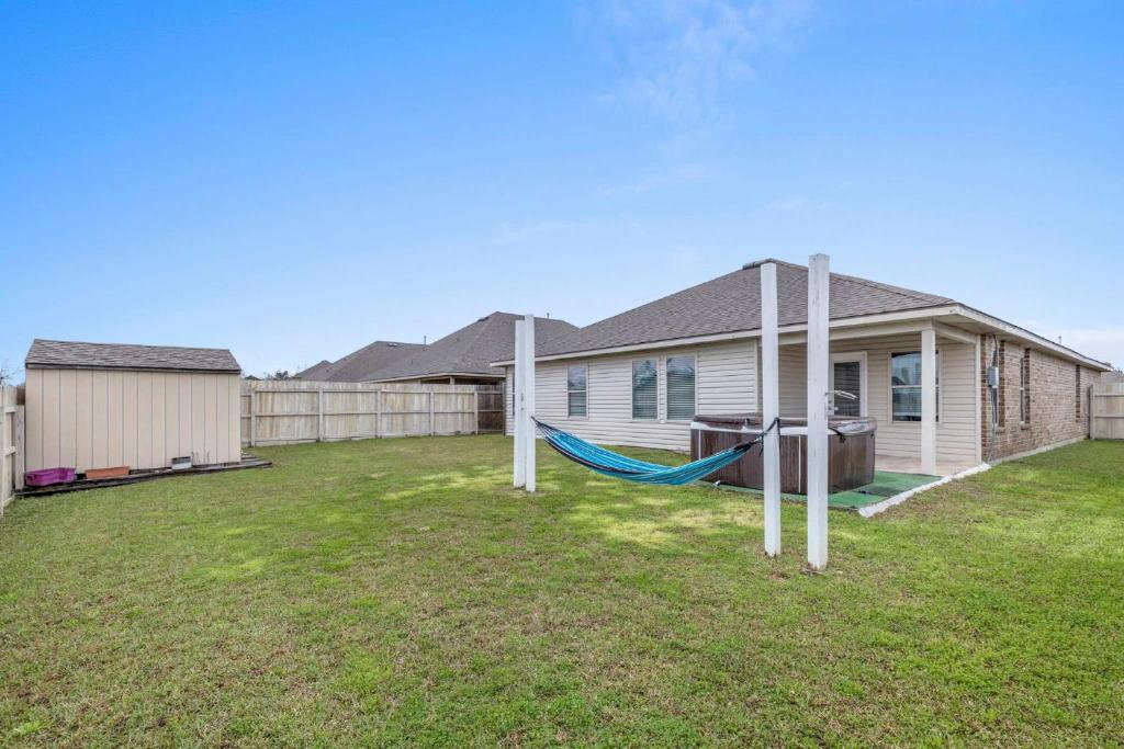 4 Bedroom Home with Hot Tub in Lake Charles