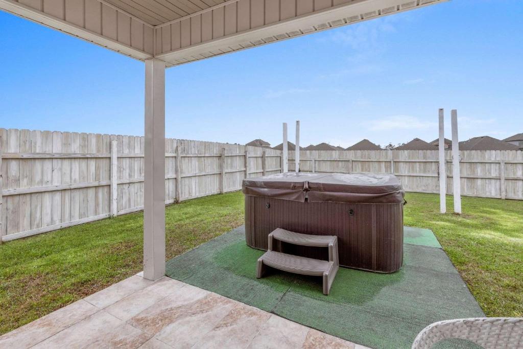 Hot Tub (Jacuzzi) - Photo 2