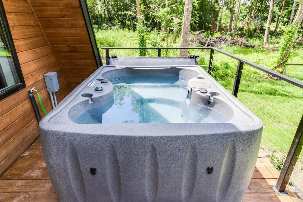 Hot Tub (Jacuzzi) - Photo 5