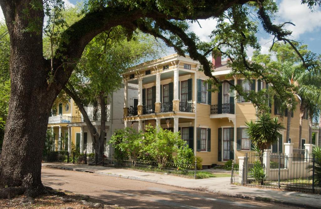 HH Whitney House - A Bed & Breakfast on the Historic Esplanade