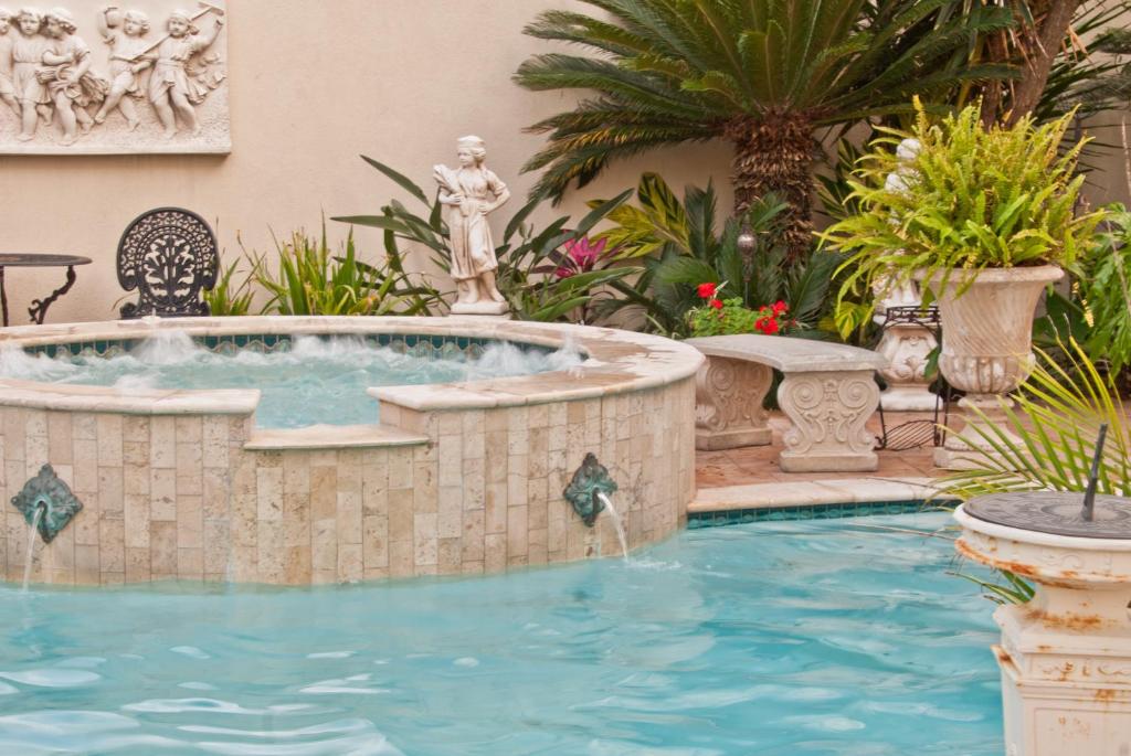 HH Whitney House - A Bed & Breakfast on the Historic Esplanade