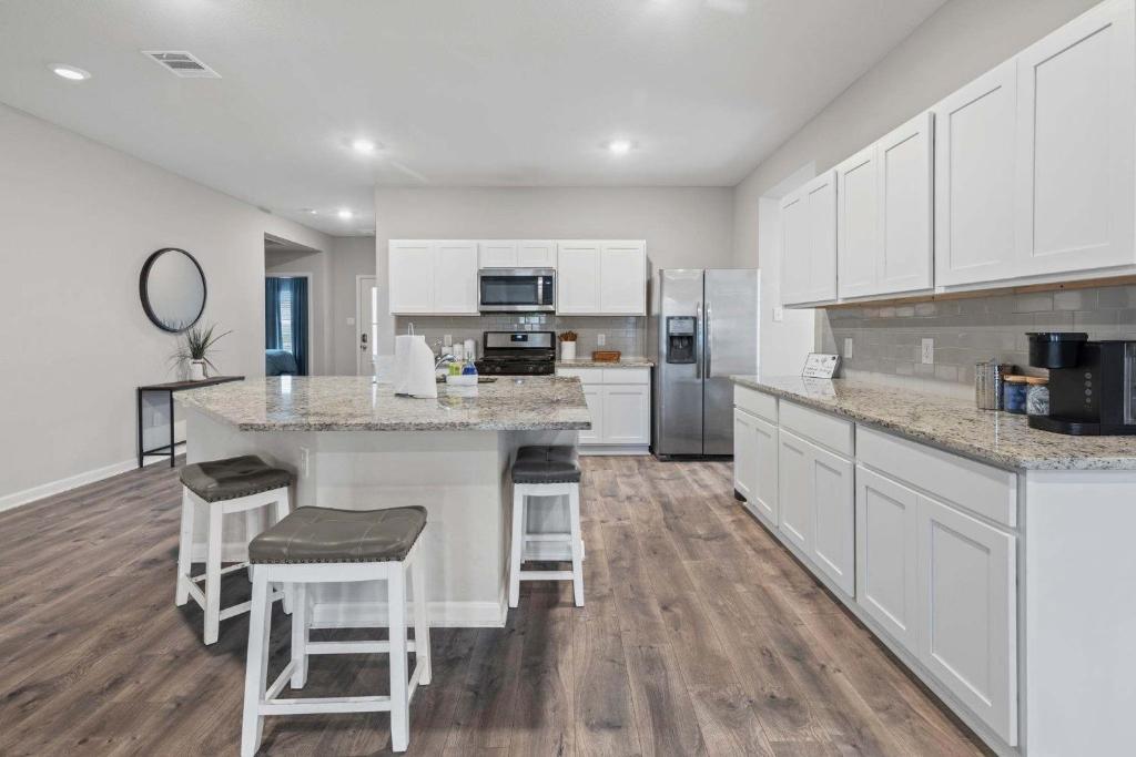 4 Bedroom home with Hot Tub in Lake Charles La