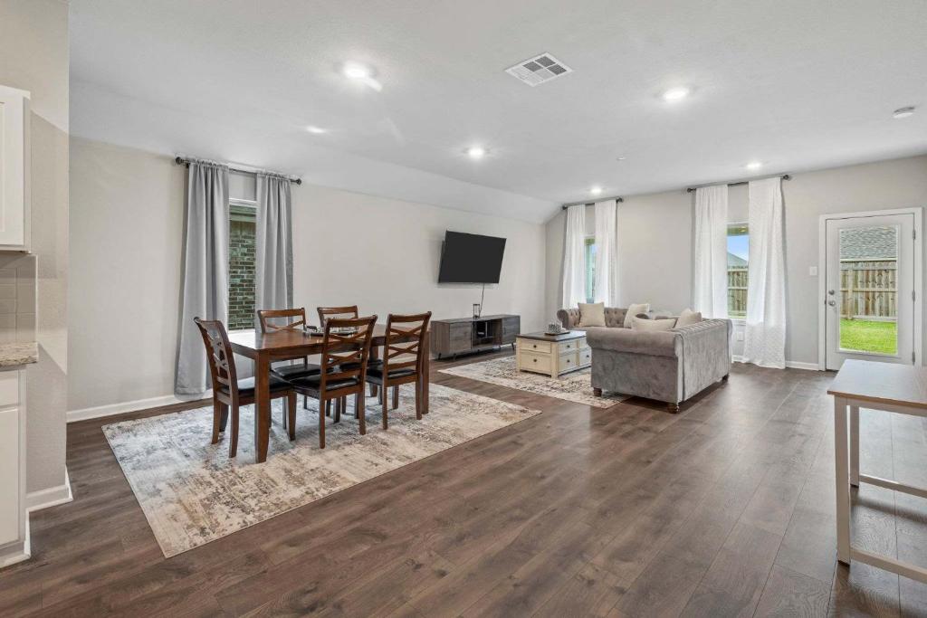 4 Bedroom home with Hot Tub in Lake Charles La - Image 4