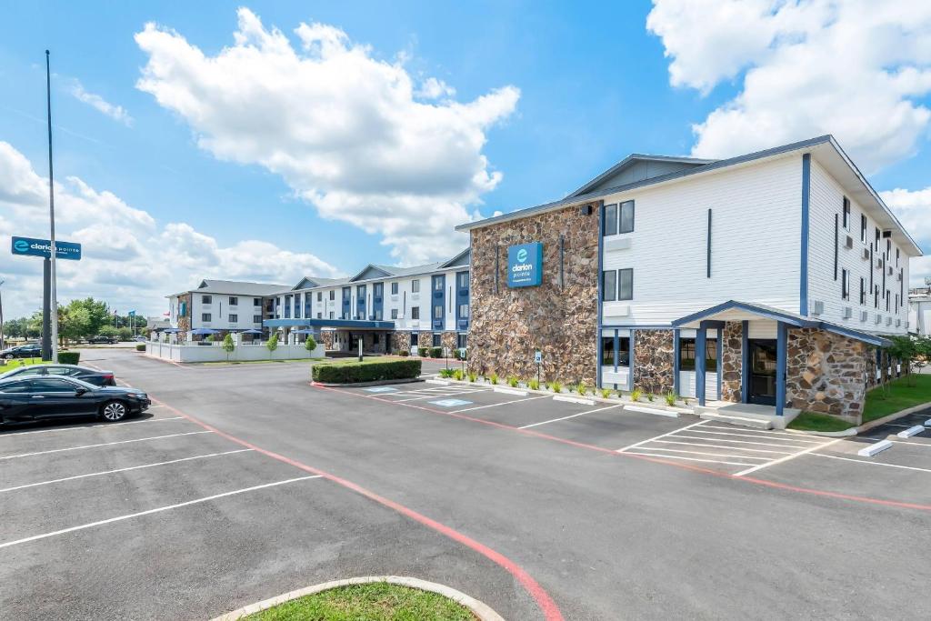 Clarion Pointe - Image 4