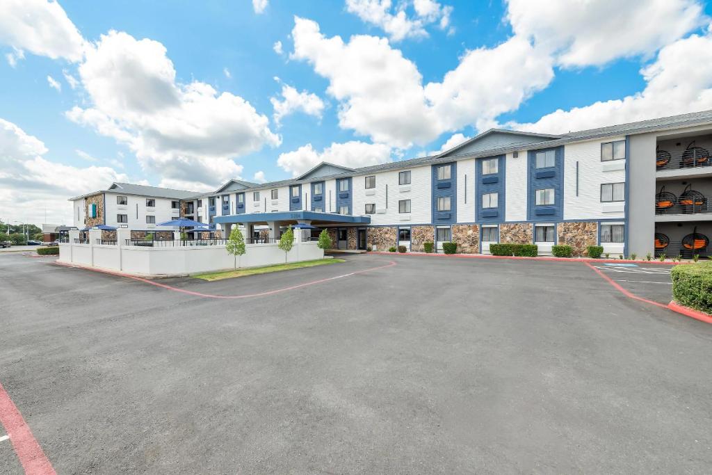 Clarion Pointe - Image 5