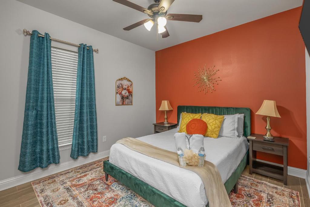 Groovy, New & Modern! Tv in each room - Image 7