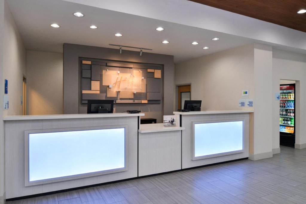 Holiday Inn Express Hotel & Suites La Place by IHG - Image 7