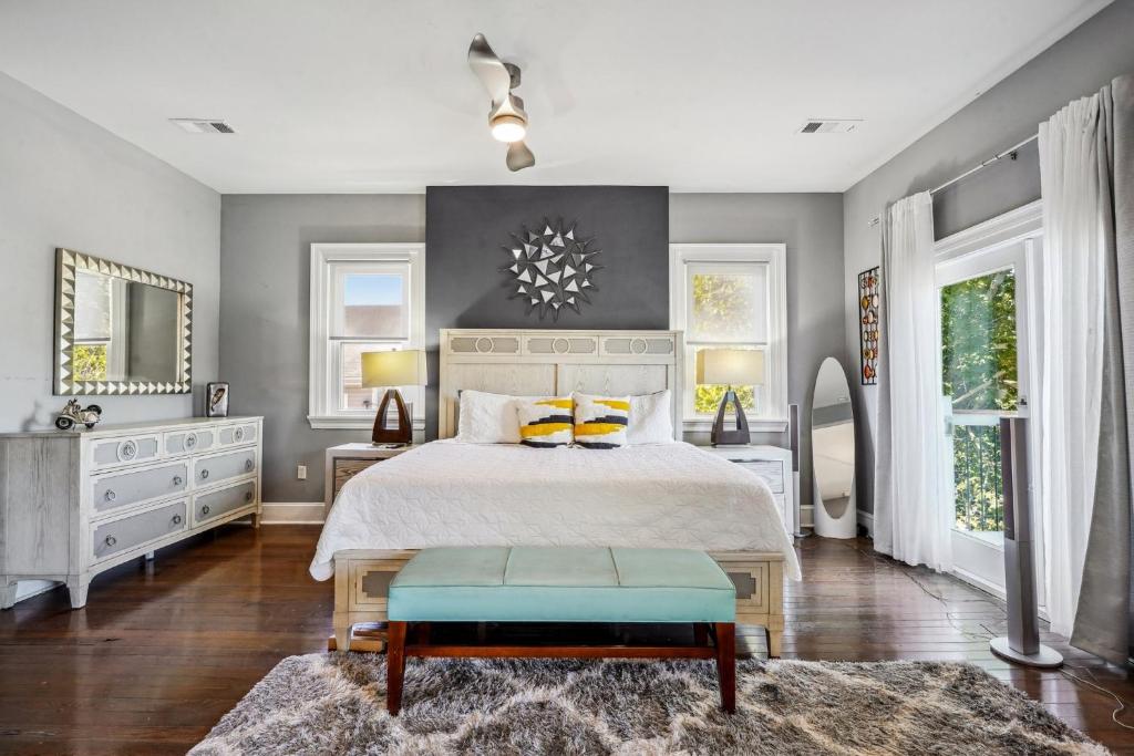 GrandCraftsman style home with pool and hot tub/ center to all of New Orleans - Image 8