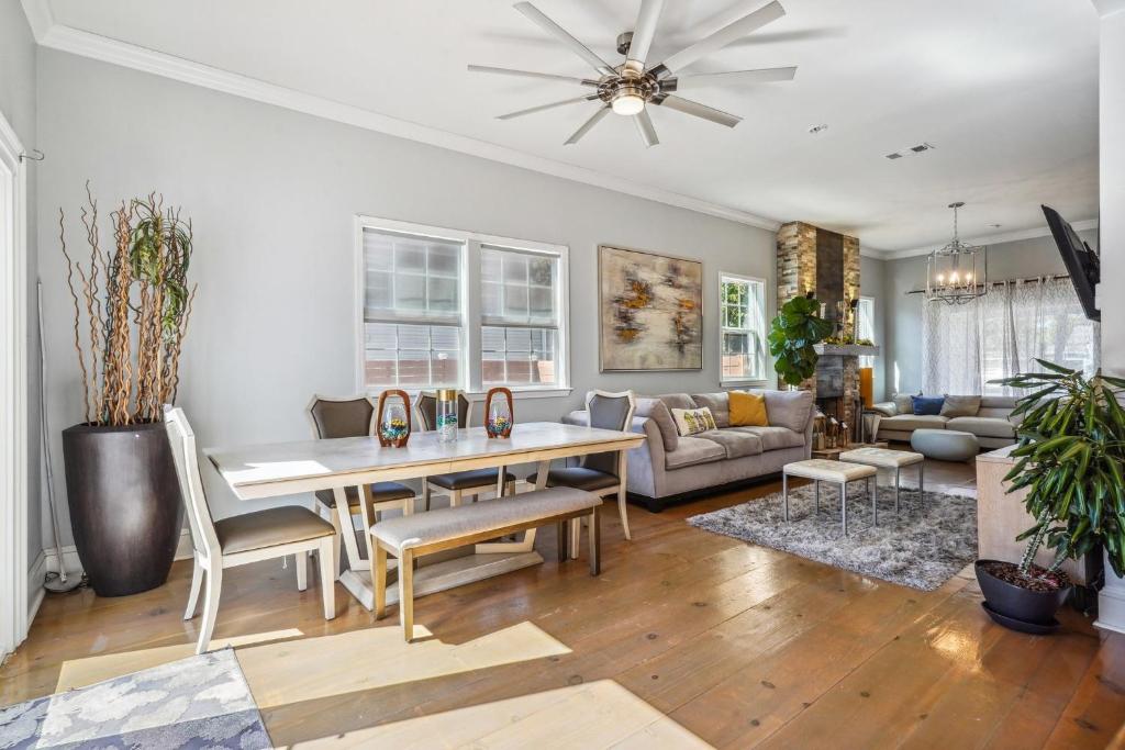 GrandCraftsman style home with pool and hot tub/ center to all of New Orleans - Image 5