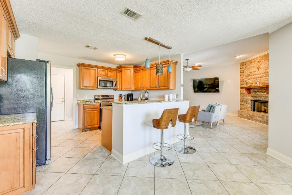 Boat Dock and Lift Waterfront Getaway in Slidell! - Image 4