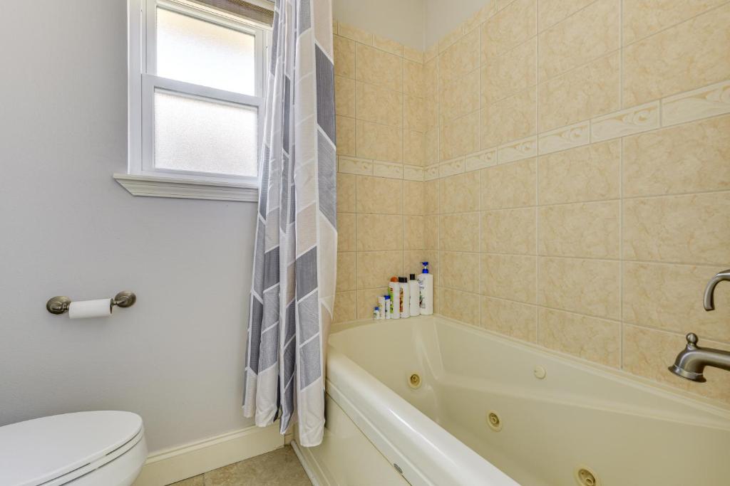 Hot Tub (Jacuzzi) - Photo 2