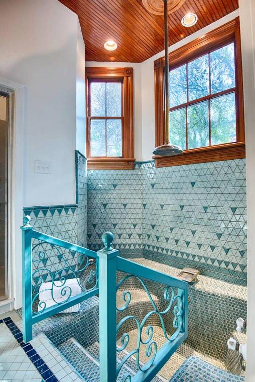 Hot Tub (Jacuzzi) - Photo 5