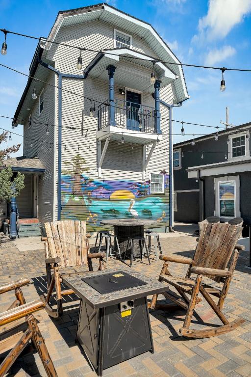 Sleeps 24-spacious Suites Near Fq W Pool - Image 7