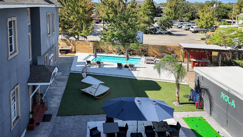 Sleeps 24-spacious Suites Near Fq W Pool - Image 8