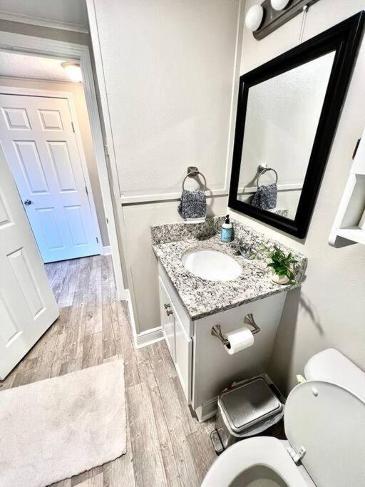 Downtown Cottage Hammond, Pool, Hot Tub, King Bed - Image 7